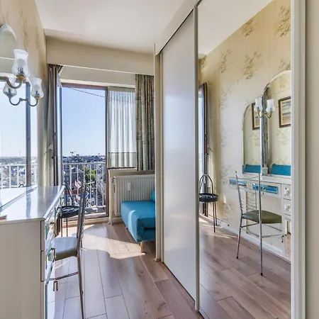 Authentic Marina View Stay, Cleaning Included