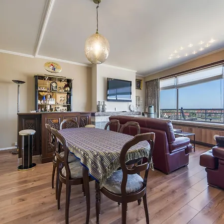 Authentic Marina View Stay, Cleaning Included アパート ブランケンベルヘ
