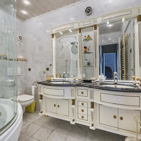 Authentic Marina View Stay, Cleaning Included *
